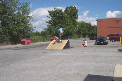 Rob stalls a lawnmower kickturn as Gene clicks